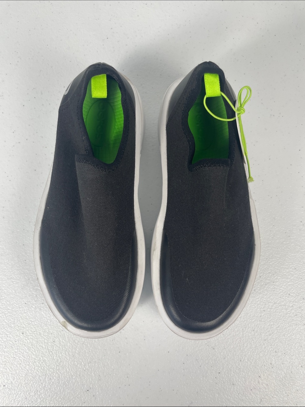 NEW Oofos Oomega Eezee White & Black Slip On Tennis Shoes Size 5